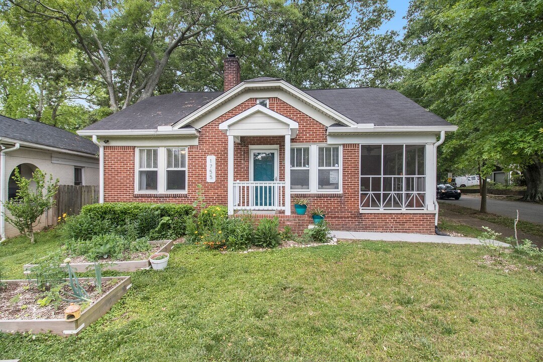 1755 Langston Ave SW in Atlanta, GA - Building Photo