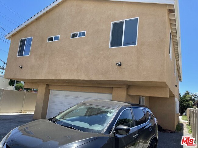 1045 E 20th St in Los Angeles, CA - Building Photo - Building Photo