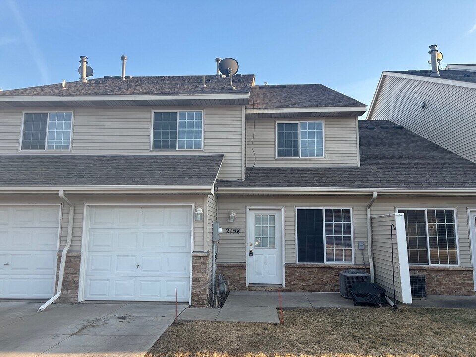 2158 Charismatic Dr in Shakopee, MN - Foto de edificio
