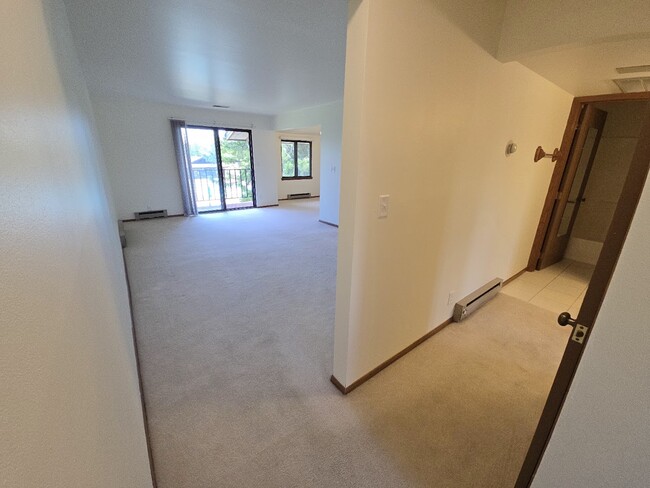 W177N9731 Riversbend Cir E, Unit Riversbend Germantown in Germantown, WI - Building Photo - Building Photo
