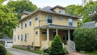 1096 Highland Ave, Unit #2 in Needham, MA - Building Photo
