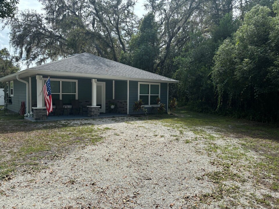 7010 Jones Rd in Odessa, FL - Building Photo