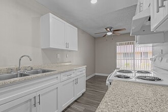 Arlington Gardens in Riverside, CA - Foto de edificio - Building Photo