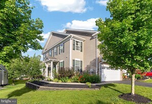 271 Fairfield Cir W in Royersford, PA - Building Photo