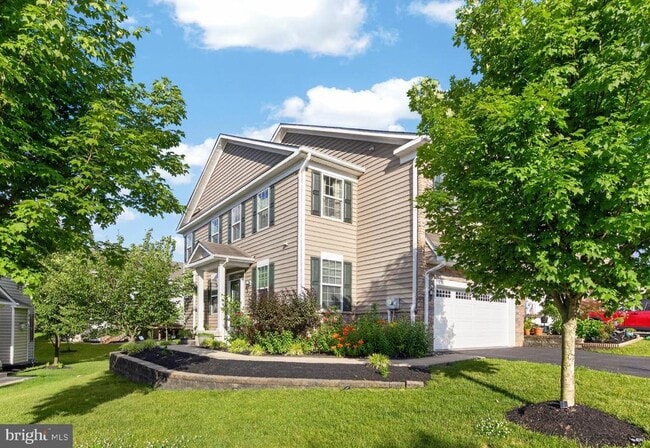 property at 271 Fairfield Cir W