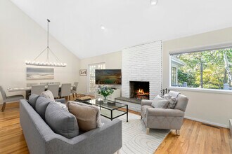 120 Springy Banks Rd in East Hampton, NY - Building Photo - Building Photo