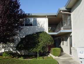 365 W Weddell Dr in Sunnyvale, CA - Building Photo - Building Photo