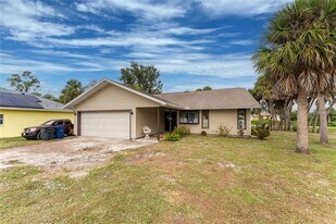 880 Van Gogh Rd in Englewood, FL - Building Photo