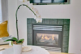 1099 Marinaside Crescent, Unit SI ID1542492P in Vancouver, BC - Building Photo
