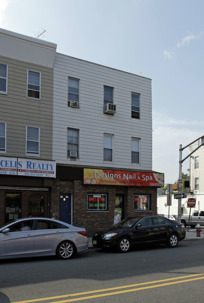 473 West Side Ave in Jersey City, NJ - Building Photo - Building Photo