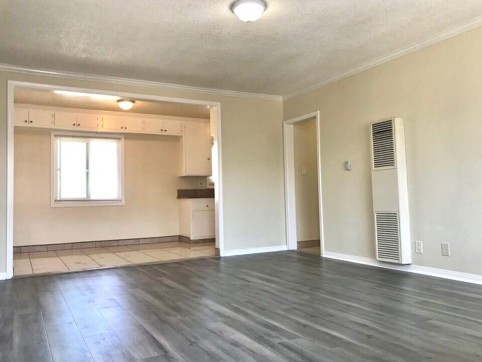 128 E Hazel St in Inglewood, CA - Building Photo