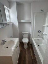 321 W 5th St in Cedar Falls, IA - Building Photo