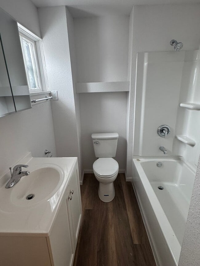 property at 321 W 5th St