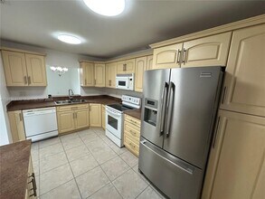 2761 SW 58th Manor in Fort Lauderdale, FL - Building Photo - Building Photo