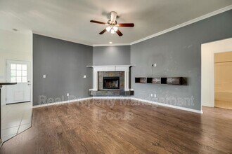 121 Price Cir in Frisco, TX - Foto de edificio - Building Photo