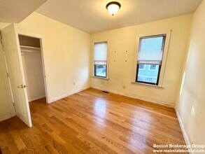 1570 Tremont St, Unit 1 in Boston, MA - Building Photo - Building Photo