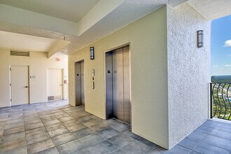 3000 Oasis Grand Blvd, Unit LPH1 in Ft. Myers, FL - Building Photo - Building Photo