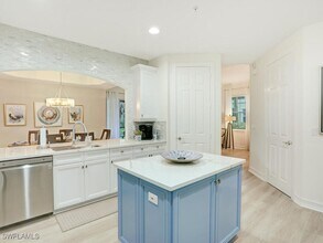 2847 Tiburon Blvd E in Naples, FL - Foto de edificio - Building Photo