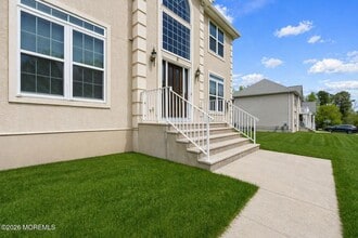 8 Connor Dr in Englishtown, NJ - Building Photo - Building Photo