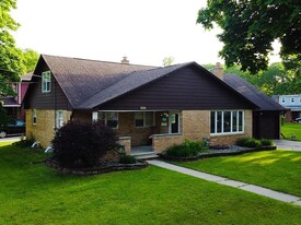 1313 Biemeret St in Green Bay, WI - Building Photo