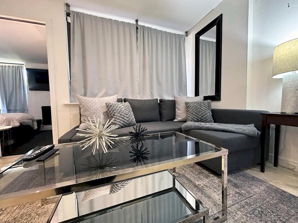7401 N Scottsdale Rd in Paradise Valley, AZ - Building Photo