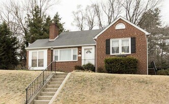 6706 Selkirk Rd in Baltimore, MD - Building Photo