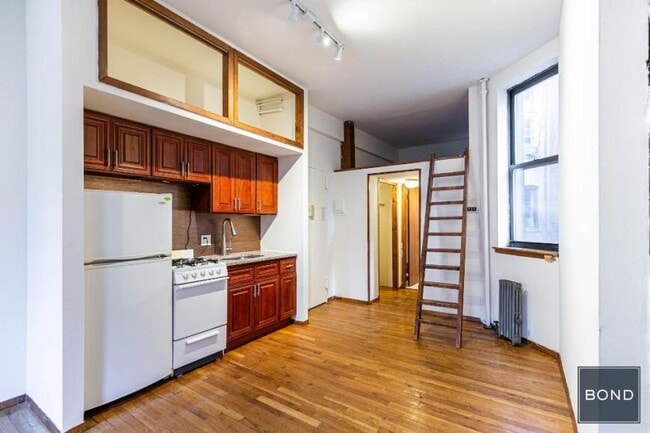 property at 1654 3rd Ave