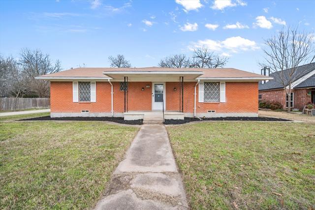 309 E Ross St in Waxahachie, TX - Building Photo