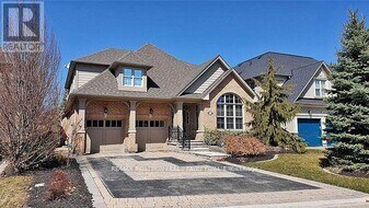 745 Merlot Ct in Mississauga, ON - Building Photo