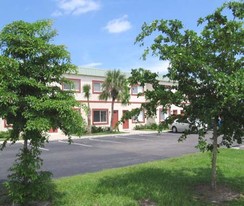 Clewiston Apartments