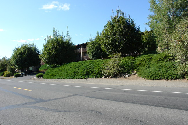 Riviera Plaza Apartments in Spokane, WA - Building Photo - Building Photo