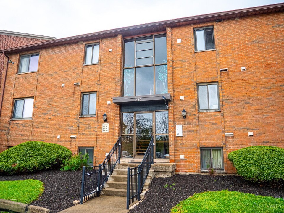 355 Grand Ave in Cincinnati, OH - Building Photo