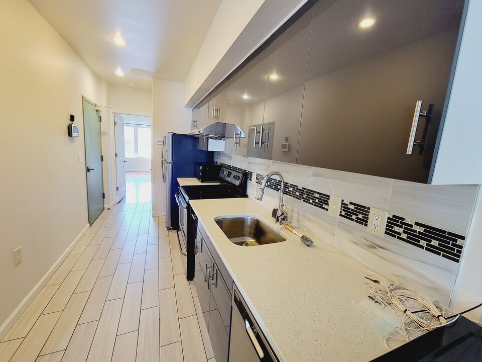 1811 N Gratz St, Unit #2 in Philadelphia, PA - Foto de edificio