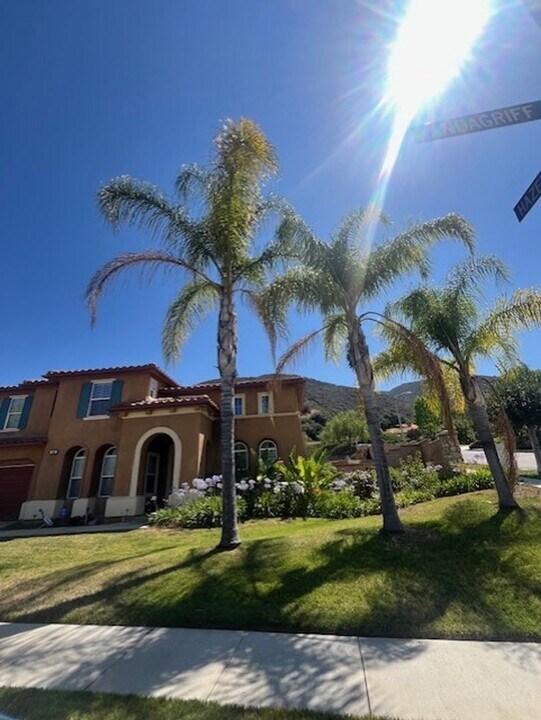 1504 Vandagriff Way in Corona, CA - Building Photo