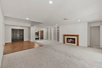 365 Piney Point Rd in Houston, TX - Building Photo - Building Photo