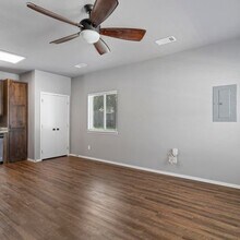 427 Jannie St-Unit -B in Denton, TX - Building Photo - Building Photo