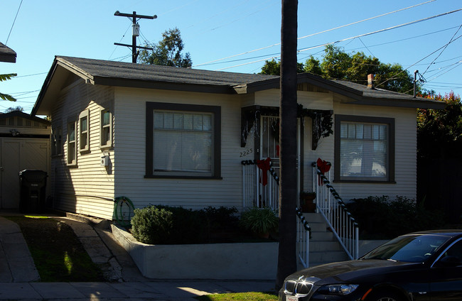 2225-2233 Landis St in San Diego, CA - Foto de edificio - Building Photo