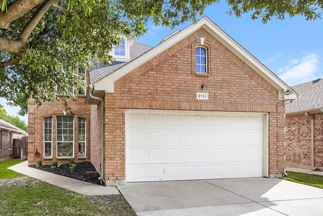 property at 2721 Lynx Ln