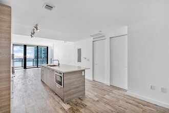 650 NE 32nd St, Unit 3502 in Miami, FL - Building Photo - Building Photo