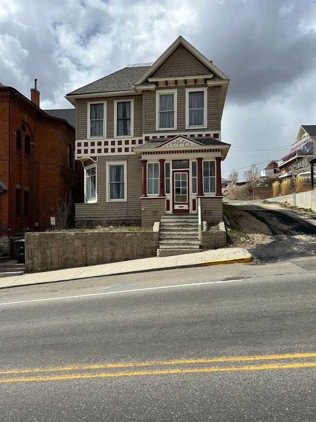 property at 315 N Montana St