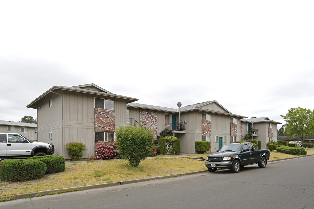 Homewood Manor in Hillsboro, OR - Building Photo