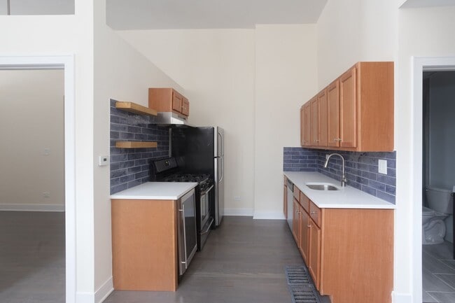 2047 N Hoyne Ave, Unit G