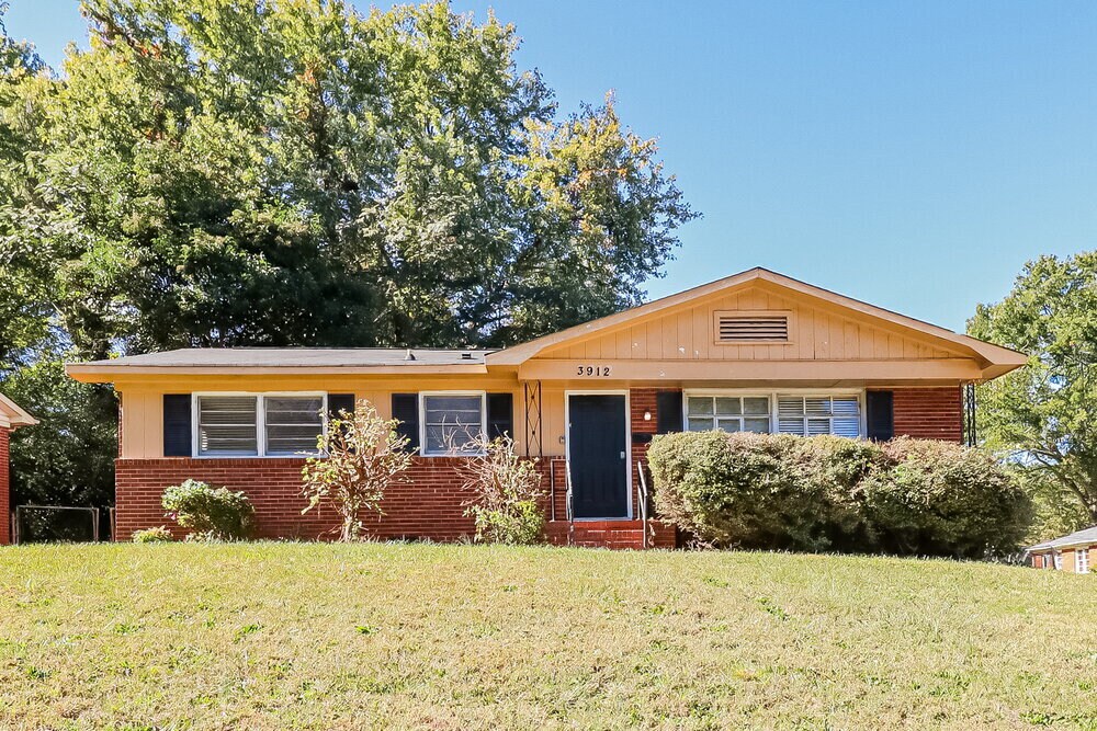 3912 Broadview Dr in Charlotte, NC - Foto de edificio