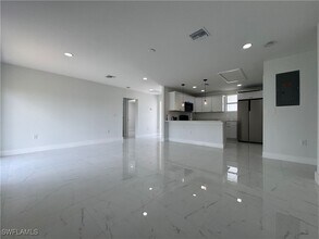 2902 27th St SW in Lehigh Acres, FL - Foto de edificio - Building Photo
