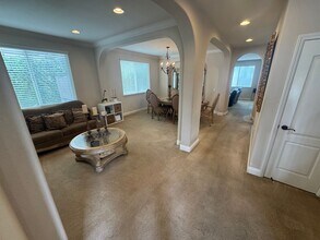 6624 Salvaterra Cir in Elk Grove, CA - Building Photo - Building Photo
