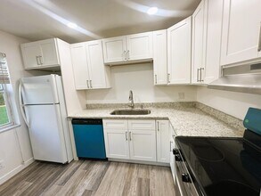 15 Colonial Club Dr in Boynton Beach, FL - Building Photo - Building Photo