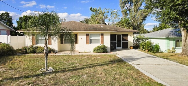 property at 10 Lynne Ln