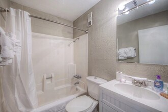 Spring Leaf Apartments in Tempe, AZ - Building Photo - Building Photo