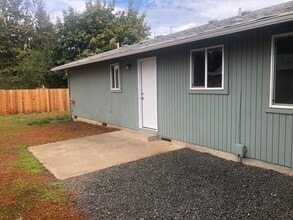 4548 Daisy St in Springfield, OR - Building Photo - Building Photo