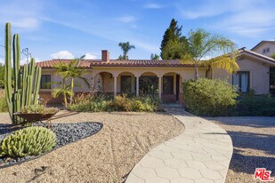 13800 Erwin St in Los Angeles, CA - Building Photo